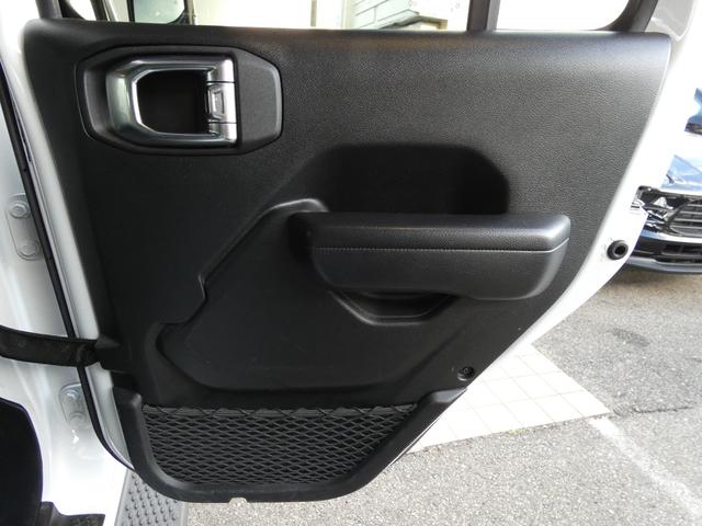 ジープ・ラングラーアンリミテッド スポーツアルティテュード 限定300台 ブラックインテリア 純正ナビ LED ACC Bカメラ AppleCarPlay 純正17AW 禁煙 下取車 正規D車(45枚目)