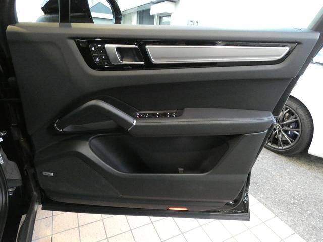 カイエン プラチナエディション 特別仕様車 スポクロ パノラマ 黒革 シートヒーター PCMナビ BOSE 全周C ACC LCA LED(PDLS付)4ゾーンAC RSスパイダー21AW 禁煙 1オナ 右H 正規D車(42枚目)