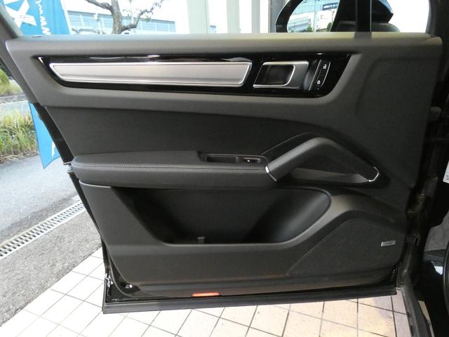 カイエン プラチナエディション 特別仕様車 スポクロ パノラマ 黒革 シートヒーター PCMナビ BOSE 全周C ACC LCA LED(PDLS付)4ゾーンAC RSスパイダー21AW 禁煙 1オナ 右H 正規D車(43枚目)