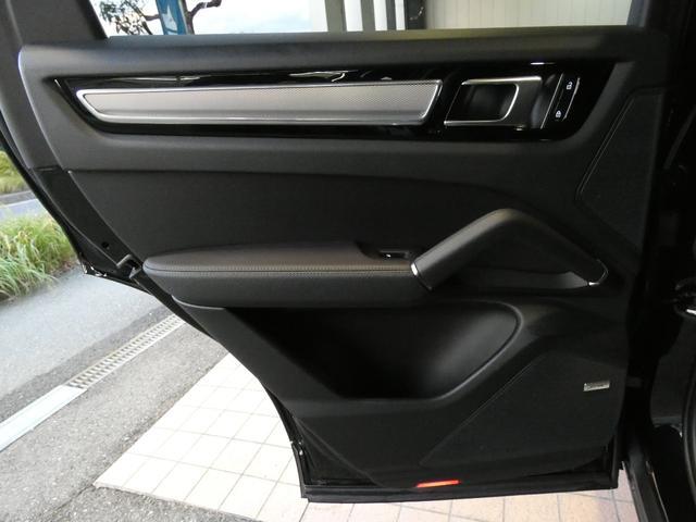 カイエン プラチナエディション 特別仕様車 スポクロ パノラマ 黒革 シートヒーター PCMナビ BOSE 全周C ACC LCA LED(PDLS付)4ゾーンAC RSスパイダー21AW 禁煙 1オナ 右H 正規D車(44枚目)
