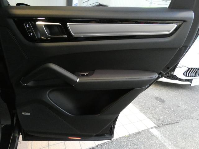 カイエン プラチナエディション 特別仕様車 スポクロ パノラマ 黒革 シートヒーター PCMナビ BOSE 全周C ACC LCA LED(PDLS付)4ゾーンAC RSスパイダー21AW 禁煙 1オナ 右H 正規D車(45枚目)