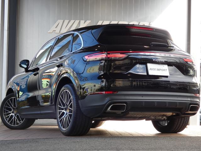 カイエン ベースグレード　黒革　ＬＥＤ　エントリーＤ　ＡＣＣ　８ＷＡＹ　前後シートヒーター　ＬＣＡ　ＬＫＡ　純正ＰＣＭナビ　全周カメラ　アップルカープレイ　電動リアゲート　純正ＲＳスパイダー２１ＡＷ　禁煙　右Ｈ　正規Ｄ車（2枚目）