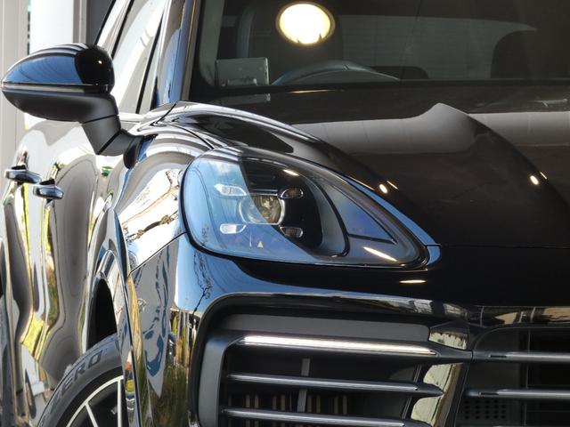 カイエン ベースグレード　黒革　ＬＥＤ　エントリーＤ　ＡＣＣ　８ＷＡＹ　前後シートヒーター　ＬＣＡ　ＬＫＡ　純正ＰＣＭナビ　全周カメラ　アップルカープレイ　電動リアゲート　純正ＲＳスパイダー２１ＡＷ　禁煙　右Ｈ　正規Ｄ車（3枚目）