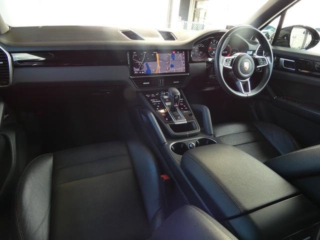 カイエン ベースグレード　黒革　ＬＥＤ　エントリーＤ　ＡＣＣ　８ＷＡＹ　前後シートヒーター　ＬＣＡ　ＬＫＡ　純正ＰＣＭナビ　全周カメラ　アップルカープレイ　電動リアゲート　純正ＲＳスパイダー２１ＡＷ　禁煙　右Ｈ　正規Ｄ車（7枚目）