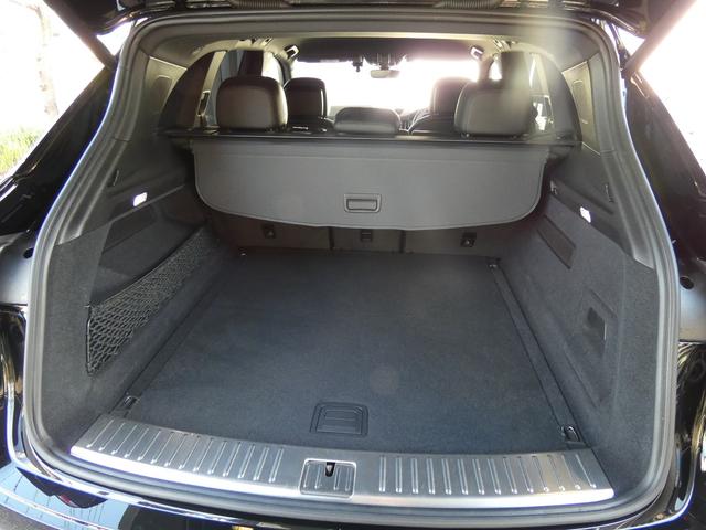 カイエン ベースグレード　黒革　ＬＥＤ　エントリーＤ　ＡＣＣ　８ＷＡＹ　前後シートヒーター　ＬＣＡ　ＬＫＡ　純正ＰＣＭナビ　全周カメラ　アップルカープレイ　電動リアゲート　純正ＲＳスパイダー２１ＡＷ　禁煙　右Ｈ　正規Ｄ車（19枚目）