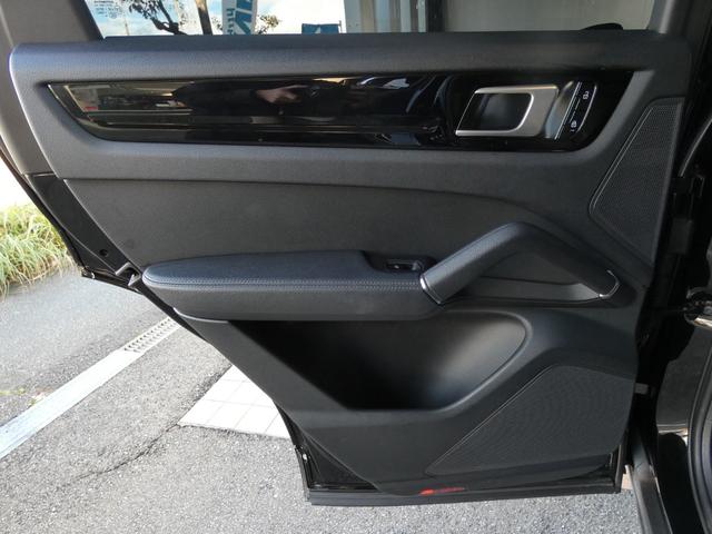 カイエン ベースグレード　黒革　ＬＥＤ　エントリーＤ　ＡＣＣ　８ＷＡＹ　前後シートヒーター　ＬＣＡ　ＬＫＡ　純正ＰＣＭナビ　全周カメラ　アップルカープレイ　電動リアゲート　純正ＲＳスパイダー２１ＡＷ　禁煙　右Ｈ　正規Ｄ車（44枚目）