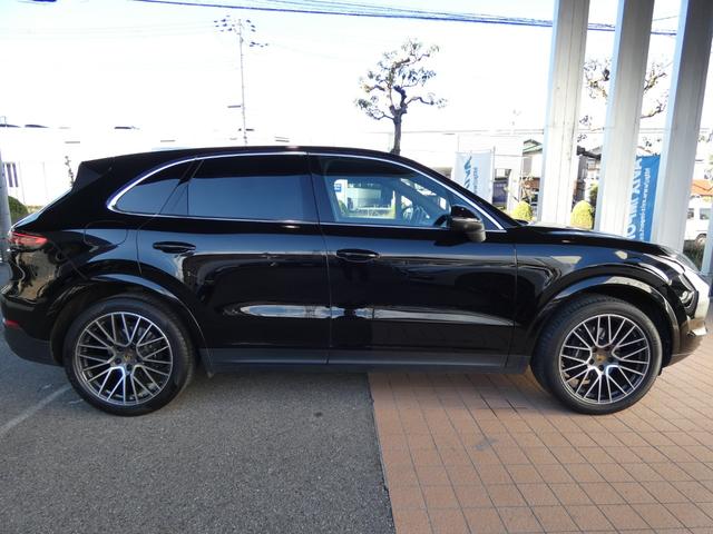 カイエン ベースグレード　黒革　ＬＥＤ　エントリーＤ　ＡＣＣ　８ＷＡＹ　前後シートヒーター　ＬＣＡ　ＬＫＡ　純正ＰＣＭナビ　全周カメラ　アップルカープレイ　電動リアゲート　純正ＲＳスパイダー２１ＡＷ　禁煙　右Ｈ　正規Ｄ車（46枚目）