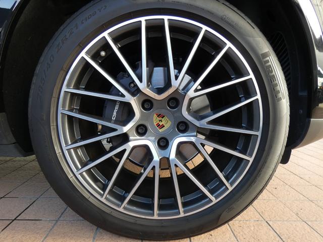 カイエン ベースグレード　黒革　ＬＥＤ　エントリーＤ　ＡＣＣ　８ＷＡＹ　前後シートヒーター　ＬＣＡ　ＬＫＡ　純正ＰＣＭナビ　全周カメラ　アップルカープレイ　電動リアゲート　純正ＲＳスパイダー２１ＡＷ　禁煙　右Ｈ　正規Ｄ車（54枚目）