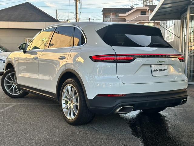 カイエン E-ハイブリッド 黒革 パノラマ スポーツクロノパッケージ シートヒーター PCMナビ 社外TV 全周C ACC LCA パワステプラス ウッドコンビステアリング 純正20AW(ブラック) 禁煙 右H 正規D車(2枚目)