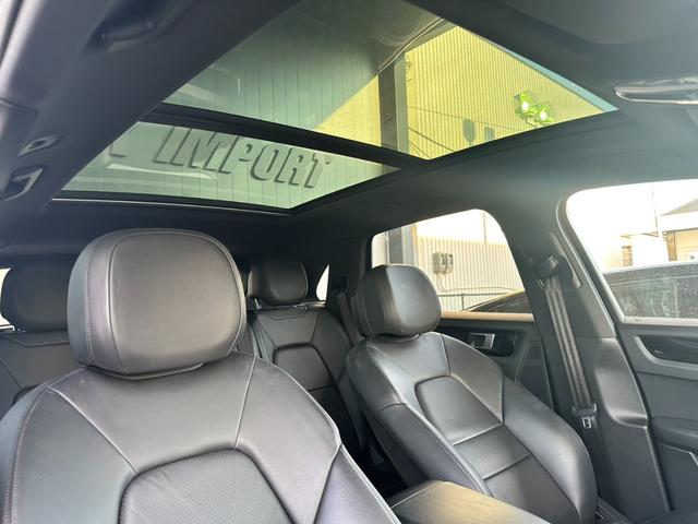 カイエン E-ハイブリッド 黒革 パノラマ スポーツクロノパッケージ シートヒーター PCMナビ 社外TV 全周C ACC LCA パワステプラス ウッドコンビステアリング 純正20AW(ブラック) 禁煙 右H 正規D車(20枚目)