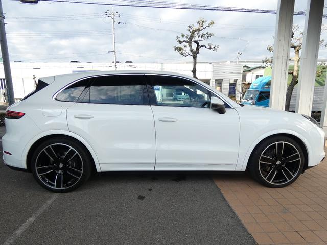 カイエン ベースグレード　黒革　スポーツクロノパッケージ　スポーツデザインフロントバンパー　ＬＥＤ　ＡＣＣ　８ＷＡＹ　シートヒーター　ＬＣＡ　ＬＫＡ　ＰＣＭナビ　全周カメラ　アップルカープレイ　純正２２ＡＷ　禁煙　正規Ｄ車（46枚目）