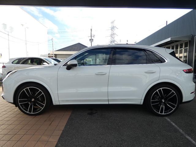 カイエン ベースグレード　黒革　スポーツクロノパッケージ　スポーツデザインフロントバンパー　ＬＥＤ　ＡＣＣ　８ＷＡＹ　シートヒーター　ＬＣＡ　ＬＫＡ　ＰＣＭナビ　全周カメラ　アップルカープレイ　純正２２ＡＷ　禁煙　正規Ｄ車（47枚目）