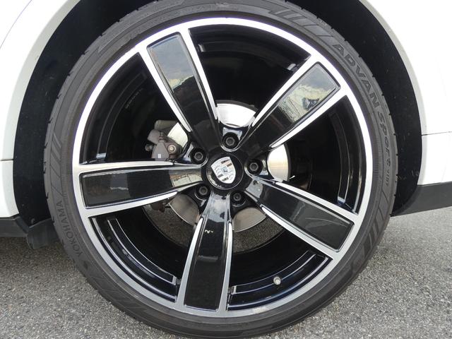 カイエン ベースグレード　黒革　スポーツクロノパッケージ　スポーツデザインフロントバンパー　ＬＥＤ　ＡＣＣ　８ＷＡＹ　シートヒーター　ＬＣＡ　ＬＫＡ　ＰＣＭナビ　全周カメラ　アップルカープレイ　純正２２ＡＷ　禁煙　正規Ｄ車（52枚目）