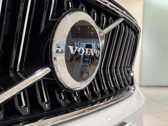 XC40 認定中古車Selekt 保証付 Google搭載 電動シート シートヒーター 電動バックドア 360度カメラ アルミホイール オレフォスシフトノブ LEDライト ハーマンカードン(9枚目)