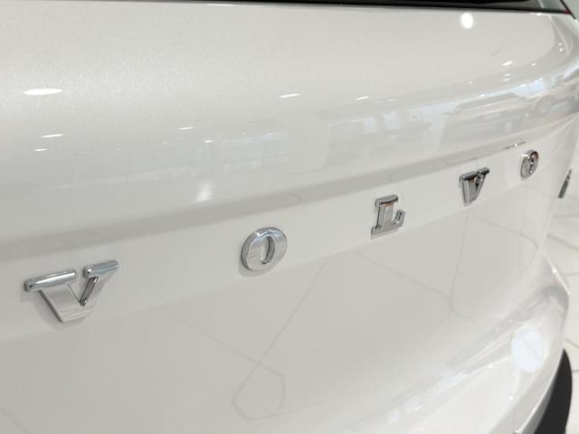 XC40 認定中古車Selekt 保証付 Google搭載 電動シート シートヒーター 電動バックドア 360度カメラ アルミホイール オレフォスシフトノブ LEDライト ハーマンカードン(28枚目)