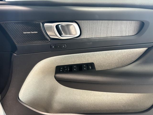 XC40 認定中古車Selekt 保証付 Google搭載 電動シート シートヒーター 電動バックドア 360度カメラ アルミホイール オレフォスシフトノブ LEDライト ハーマンカードン(68枚目)
