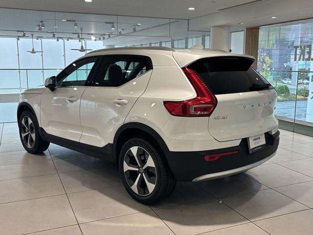 ＸＣ４０ 　認定中古車Ｓｅｌｅｋｔ　保証付　Ｇｏｏｇｌｅ搭載　電動シート　シートヒーター　電動バックドア　３６０度カメラ　アルミホイール　オレフォスシフトノブ　ＬＥＤライト　ハーマンカードン（3枚目）