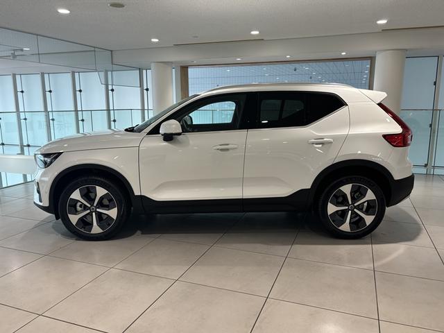 ＸＣ４０ 　認定中古車Ｓｅｌｅｋｔ　保証付　Ｇｏｏｇｌｅ搭載　電動シート　シートヒーター　電動バックドア　３６０度カメラ　アルミホイール　オレフォスシフトノブ　ＬＥＤライト　ハーマンカードン（4枚目）