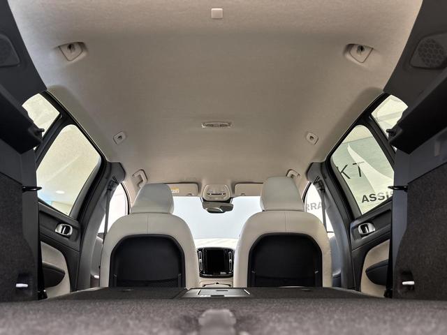 ＸＣ４０ 　認定中古車Ｓｅｌｅｋｔ　保証付　Ｇｏｏｇｌｅ搭載　電動シート　シートヒーター　電動バックドア　３６０度カメラ　アルミホイール　オレフォスシフトノブ　ＬＥＤライト　ハーマンカードン（5枚目）