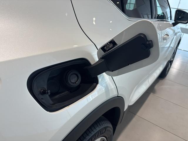 ＸＣ４０ 　認定中古車Ｓｅｌｅｋｔ　保証付　Ｇｏｏｇｌｅ搭載　電動シート　シートヒーター　電動バックドア　３６０度カメラ　アルミホイール　オレフォスシフトノブ　ＬＥＤライト　ハーマンカードン（6枚目）