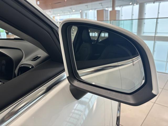 ＸＣ４０ 　認定中古車Ｓｅｌｅｋｔ　保証付　Ｇｏｏｇｌｅ搭載　電動シート　シートヒーター　電動バックドア　３６０度カメラ　アルミホイール　オレフォスシフトノブ　ＬＥＤライト　ハーマンカードン（9枚目）