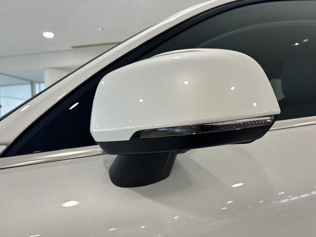 ＸＣ４０ 　認定中古車Ｓｅｌｅｋｔ　保証付　Ｇｏｏｇｌｅ搭載　電動シート　シートヒーター　電動バックドア　３６０度カメラ　アルミホイール　オレフォスシフトノブ　ＬＥＤライト　ハーマンカードン（10枚目）