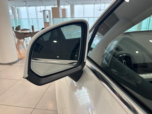 ＸＣ４０ 　認定中古車Ｓｅｌｅｋｔ　保証付　Ｇｏｏｇｌｅ搭載　電動シート　シートヒーター　電動バックドア　３６０度カメラ　アルミホイール　オレフォスシフトノブ　ＬＥＤライト　ハーマンカードン（11枚目）