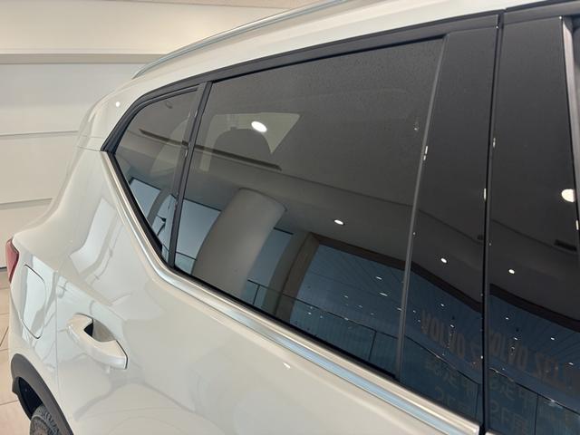 ＸＣ４０ 　認定中古車Ｓｅｌｅｋｔ　保証付　Ｇｏｏｇｌｅ搭載　電動シート　シートヒーター　電動バックドア　３６０度カメラ　アルミホイール　オレフォスシフトノブ　ＬＥＤライト　ハーマンカードン（13枚目）