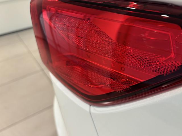 ＸＣ４０ 　認定中古車Ｓｅｌｅｋｔ　保証付　Ｇｏｏｇｌｅ搭載　電動シート　シートヒーター　電動バックドア　３６０度カメラ　アルミホイール　オレフォスシフトノブ　ＬＥＤライト　ハーマンカードン（15枚目）