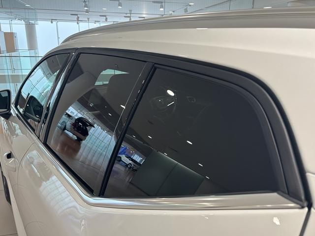 ＸＣ４０ 　認定中古車Ｓｅｌｅｋｔ　保証付　Ｇｏｏｇｌｅ搭載　電動シート　シートヒーター　電動バックドア　３６０度カメラ　アルミホイール　オレフォスシフトノブ　ＬＥＤライト　ハーマンカードン（16枚目）