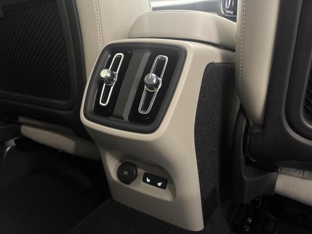 ＸＣ４０ 　認定中古車Ｓｅｌｅｋｔ　保証付　Ｇｏｏｇｌｅ搭載　電動シート　シートヒーター　電動バックドア　３６０度カメラ　アルミホイール　オレフォスシフトノブ　ＬＥＤライト　ハーマンカードン（20枚目）