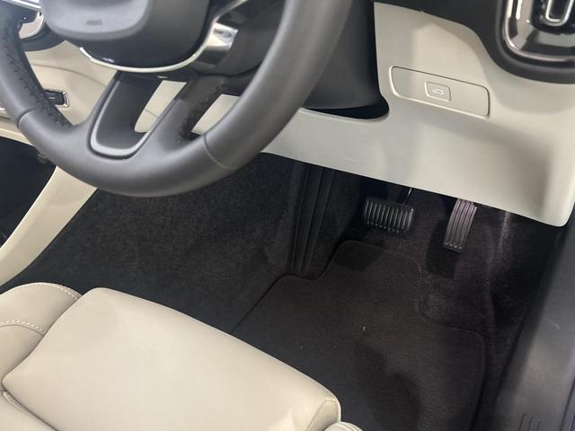 ＸＣ４０ 　認定中古車Ｓｅｌｅｋｔ　保証付　Ｇｏｏｇｌｅ搭載　電動シート　シートヒーター　電動バックドア　３６０度カメラ　アルミホイール　オレフォスシフトノブ　ＬＥＤライト　ハーマンカードン（23枚目）