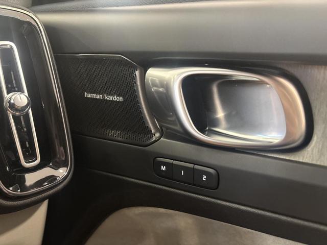 ＸＣ４０ 　認定中古車Ｓｅｌｅｋｔ　保証付　Ｇｏｏｇｌｅ搭載　電動シート　シートヒーター　電動バックドア　３６０度カメラ　アルミホイール　オレフォスシフトノブ　ＬＥＤライト　ハーマンカードン（24枚目）