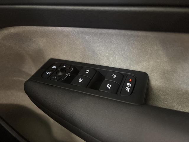 ＸＣ４０ 　認定中古車Ｓｅｌｅｋｔ　保証付　Ｇｏｏｇｌｅ搭載　電動シート　シートヒーター　電動バックドア　３６０度カメラ　アルミホイール　オレフォスシフトノブ　ＬＥＤライト　ハーマンカードン（25枚目）