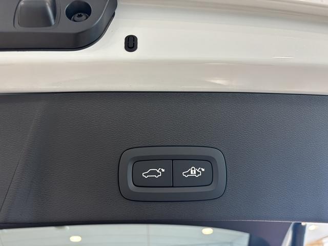 ＸＣ４０ 　認定中古車Ｓｅｌｅｋｔ　保証付　Ｇｏｏｇｌｅ搭載　電動シート　シートヒーター　電動バックドア　３６０度カメラ　アルミホイール　オレフォスシフトノブ　ＬＥＤライト　ハーマンカードン（26枚目）