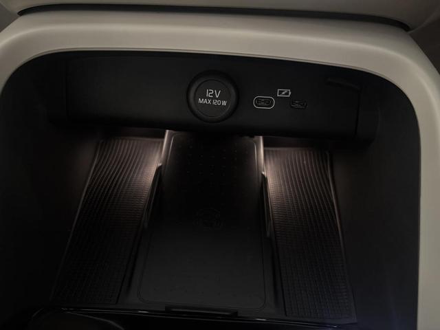 ＸＣ４０ 　認定中古車Ｓｅｌｅｋｔ　保証付　Ｇｏｏｇｌｅ搭載　電動シート　シートヒーター　電動バックドア　３６０度カメラ　アルミホイール　オレフォスシフトノブ　ＬＥＤライト　ハーマンカードン（27枚目）