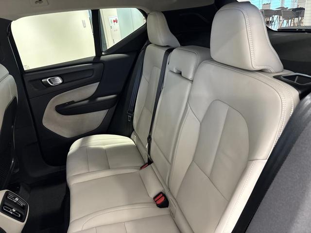 ＸＣ４０ 　認定中古車Ｓｅｌｅｋｔ　保証付　Ｇｏｏｇｌｅ搭載　電動シート　シートヒーター　電動バックドア　３６０度カメラ　アルミホイール　オレフォスシフトノブ　ＬＥＤライト　ハーマンカードン（37枚目）