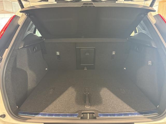 ＸＣ４０ 　認定中古車Ｓｅｌｅｋｔ　保証付　Ｇｏｏｇｌｅ搭載　電動シート　シートヒーター　電動バックドア　３６０度カメラ　アルミホイール　オレフォスシフトノブ　ＬＥＤライト　ハーマンカードン（54枚目）