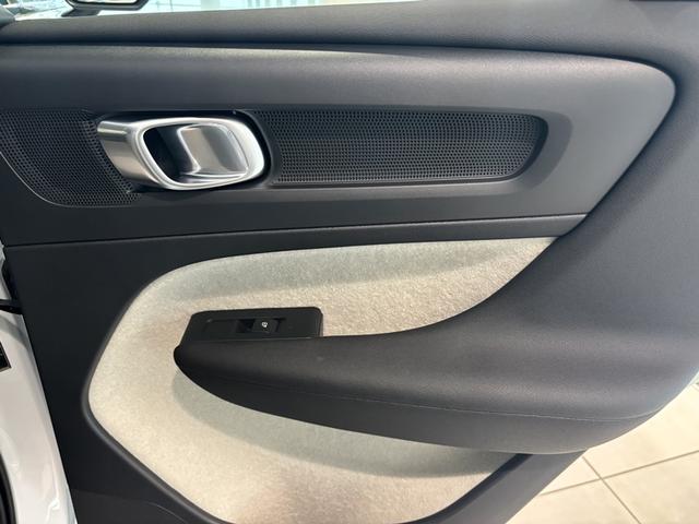 ＸＣ４０ 　認定中古車Ｓｅｌｅｋｔ　保証付　Ｇｏｏｇｌｅ搭載　電動シート　シートヒーター　電動バックドア　３６０度カメラ　アルミホイール　オレフォスシフトノブ　ＬＥＤライト　ハーマンカードン（56枚目）