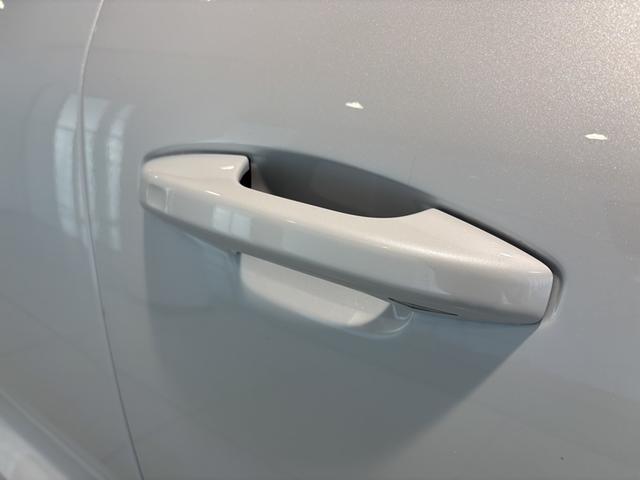 ＸＣ４０ 　認定中古車Ｓｅｌｅｋｔ　保証付　Ｇｏｏｇｌｅ搭載　電動シート　シートヒーター　電動バックドア　３６０度カメラ　アルミホイール　オレフォスシフトノブ　ＬＥＤライト　ハーマンカードン（61枚目）