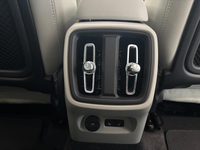 ＸＣ４０ 　認定中古車Ｓｅｌｅｋｔ　保証付　Ｇｏｏｇｌｅ搭載　電動シート　シートヒーター　電動バックドア　３６０度カメラ　アルミホイール　オレフォスシフトノブ　ＬＥＤライト　ハーマンカードン（65枚目）