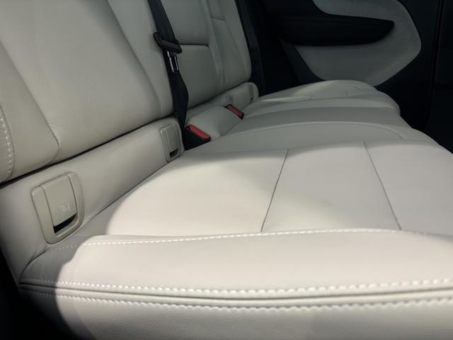 ＸＣ４０ 　認定中古車Ｓｅｌｅｋｔ　保証付　Ｇｏｏｇｌｅ搭載　電動シート　シートヒーター　電動バックドア　３６０度カメラ　アルミホイール　オレフォスシフトノブ　ＬＥＤライト　ハーマンカードン（67枚目）