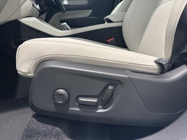 ＸＣ４０ 　認定中古車Ｓｅｌｅｋｔ　保証付　Ｇｏｏｇｌｅ搭載　電動シート　シートヒーター　電動バックドア　３６０度カメラ　アルミホイール　オレフォスシフトノブ　ＬＥＤライト　ハーマンカードン（70枚目）