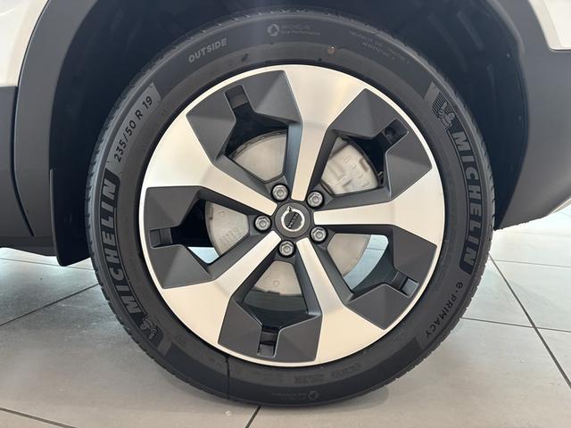 XC40 認定中古車Selekt 保証付 Google搭載 電動シート シートヒーター 電動バックドア 360度カメラ アルミホイール オレフォスシフトノブ LEDライト ハーマンカードン(9枚目)