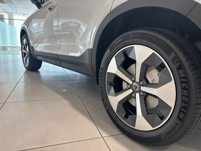 XC40 認定中古車Selekt 保証付 Google搭載 電動シート シートヒーター 電動バックドア 360度カメラ アルミホイール オレフォスシフトノブ LEDライト ハーマンカードン(13枚目)