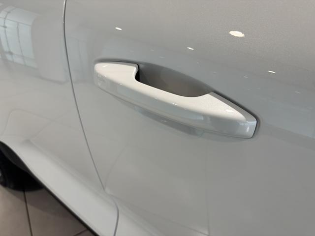 XC40 認定中古車Selekt 保証付 Google搭載 電動シート シートヒーター 電動バックドア 360度カメラ アルミホイール オレフォスシフトノブ LEDライト ハーマンカードン(15枚目)