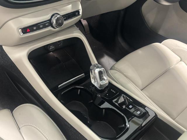 XC40 認定中古車Selekt 保証付 Google搭載 電動シート シートヒーター 電動バックドア 360度カメラ アルミホイール オレフォスシフトノブ LEDライト ハーマンカードン(25枚目)