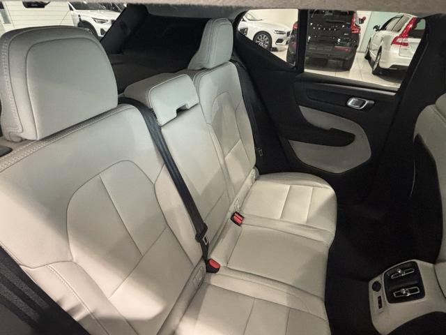 XC40 認定中古車Selekt 保証付 Google搭載 電動シート シートヒーター 電動バックドア 360度カメラ アルミホイール オレフォスシフトノブ LEDライト ハーマンカードン(52枚目)