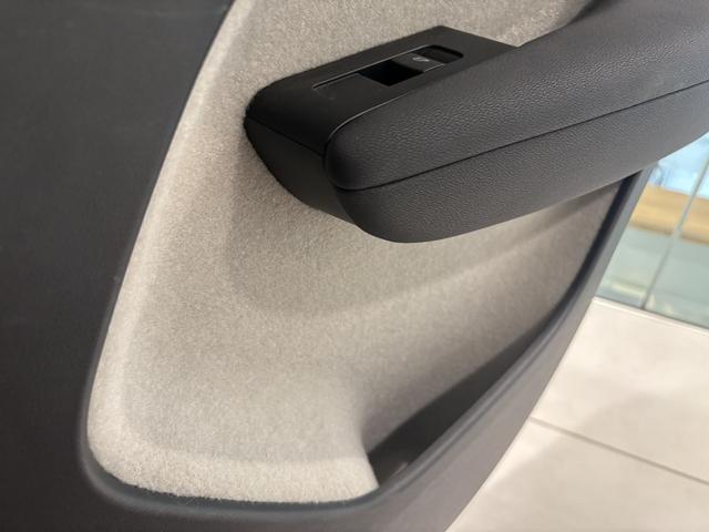 XC40 認定中古車Selekt 保証付 Google搭載 電動シート シートヒーター 電動バックドア 360度カメラ アルミホイール オレフォスシフトノブ LEDライト ハーマンカードン(53枚目)
