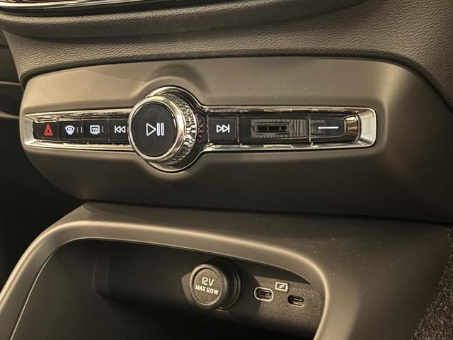 XC40 プラス B3 認定中古車Selekt 保証付 Google搭載 電動シート 電動バックドア 360度カメラ アルミホイール(12枚目)